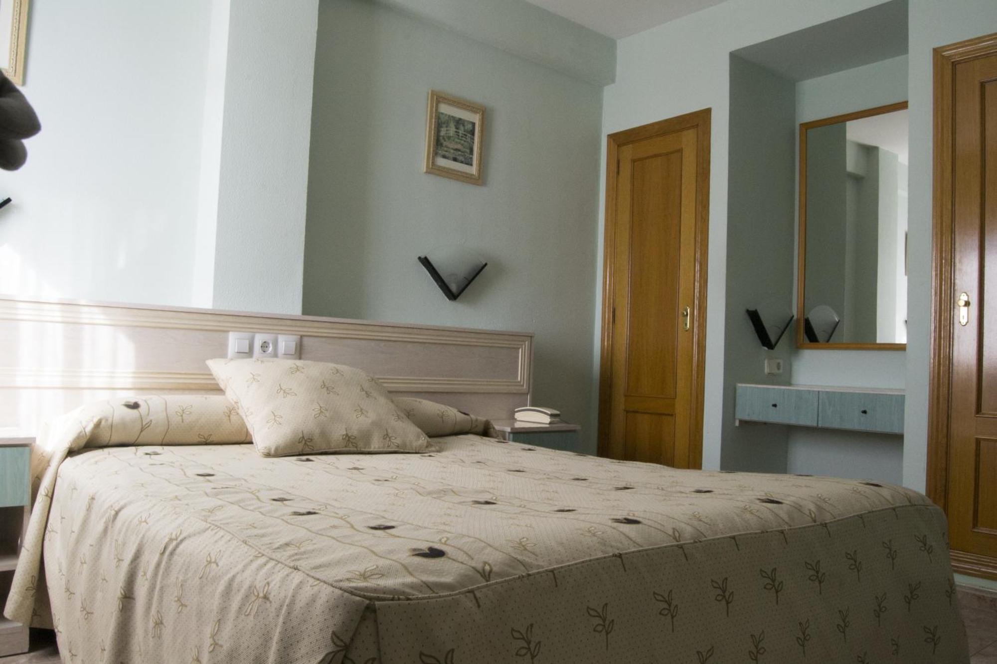 Hotel Rausan Alfajarín Kamer foto
