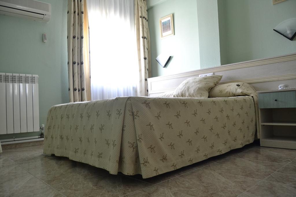 Hotel Rausan Alfajarín Kamer foto